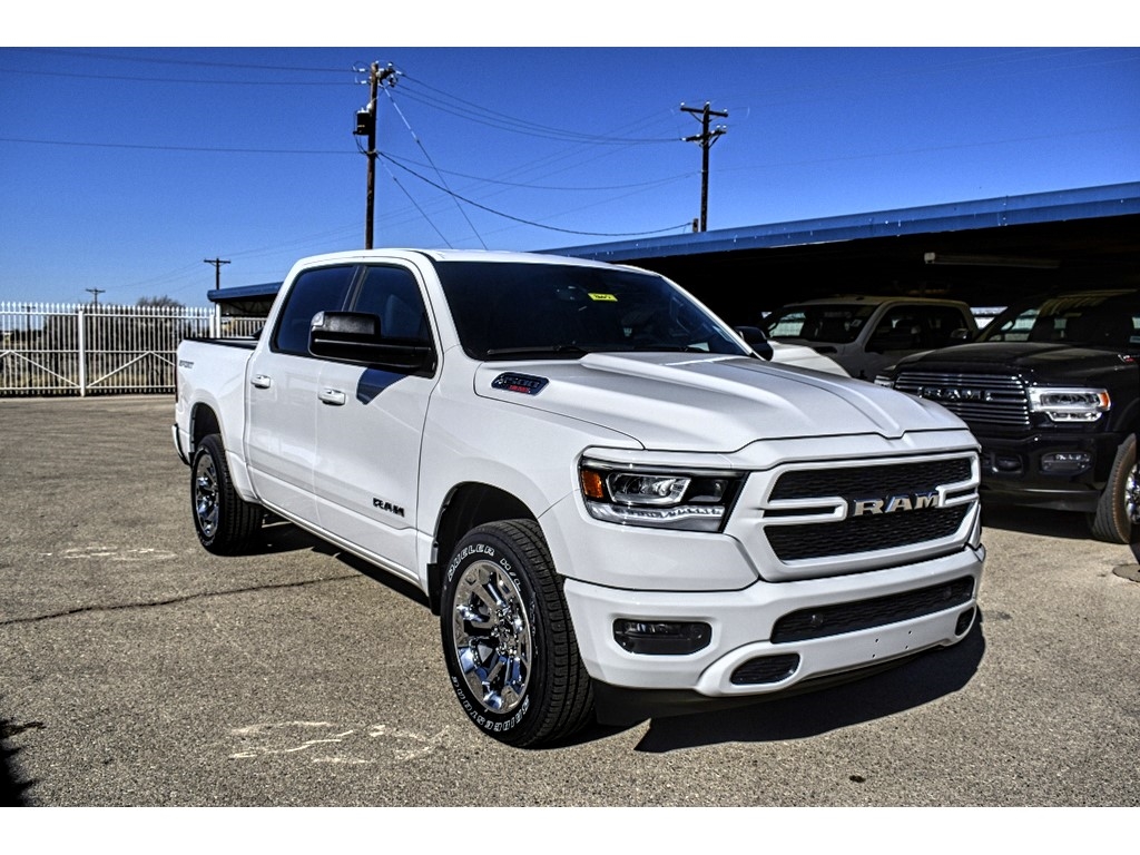 New 2020 RAM 1500 BIG HORN 4X4 CREW CAB 5’7 BOX With Navigation